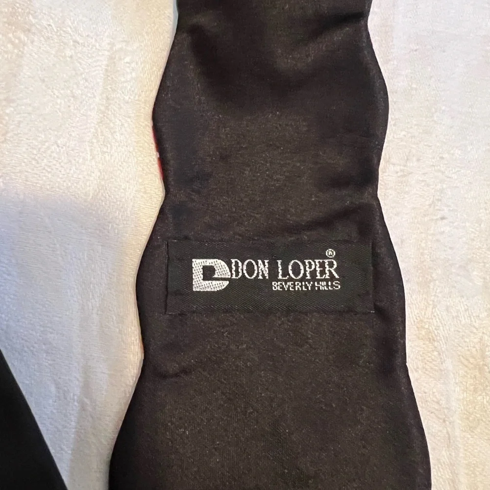 Don Loper by Beverly Hills Christmas bulb tie.